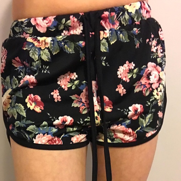 Floral dolphin shorts - Picture 3 of 5